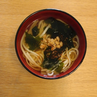 わかめと納豆のうどん